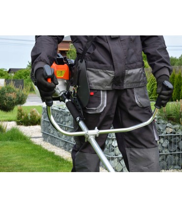 Podkaszarka spalinowa JG z dodatkowym wyposażeniem